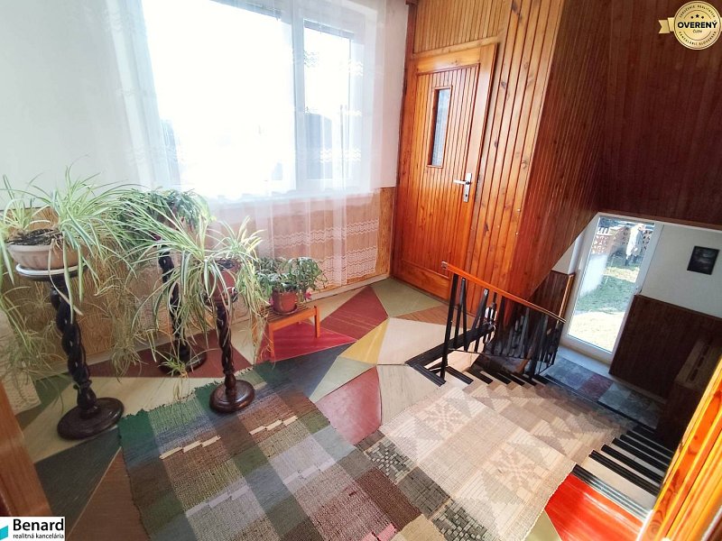 VEĽKÝ RODINNÝ DOM S KRÁSNYM POZEMKOM V OBCI TULČÍK, 2100 m2