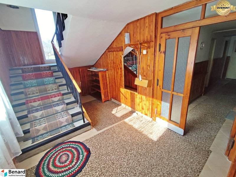 VEĽKÝ RODINNÝ DOM S KRÁSNYM POZEMKOM V OBCI TULČÍK, 2100 m2