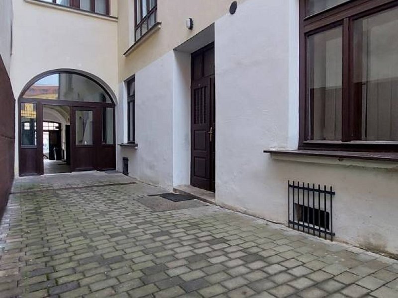 NA PREDAJ BUDOVA na ul. SLOVENSKÁ s prenajatými PRIESTORMI.  