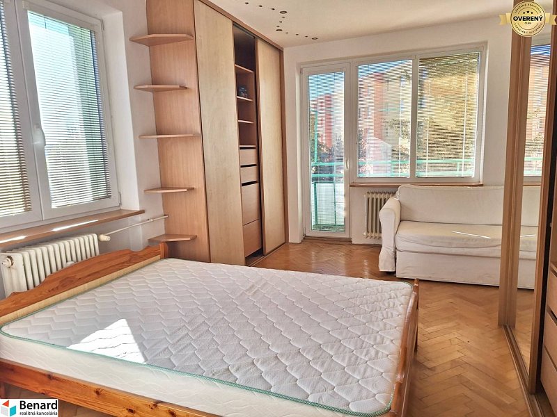 NA PRENÁJOM 2  IZBOVÝ BYT, BALKÓN, PREŠOV, UL. PAVLOVIČOVO NÁMESTIE