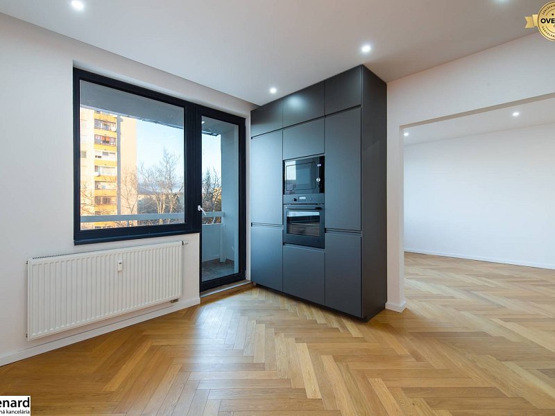 NADŠTANDARDNÝ 3 IZBOVÝ BYT, 72 M2 + BALKÓN, SÍDLISKO 3, PREŠOV