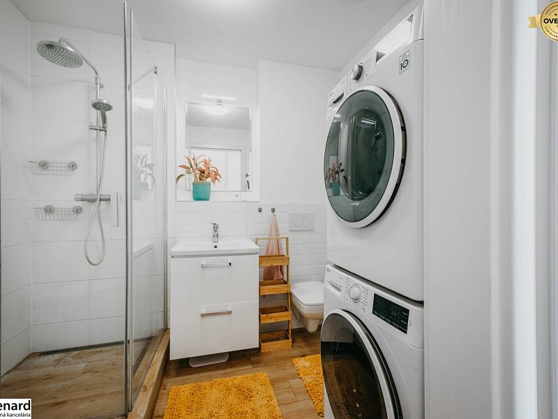 2 IZB. BYT, KOMPLETNE ZARIADENÝ, S VLASTNÝM PARK. STÁTIM a TERASOU