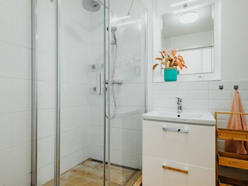 2 IZB. BYT, KOMPLETNE ZARIADENÝ, S VLASTNÝM PARK. STÁTIM a TERASOU