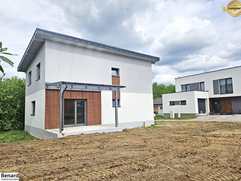 NOVOSTAVBA 2 POSCH. RODINNÝ DOM - ZÁBORSKÉ, POZEMOK 530 m2