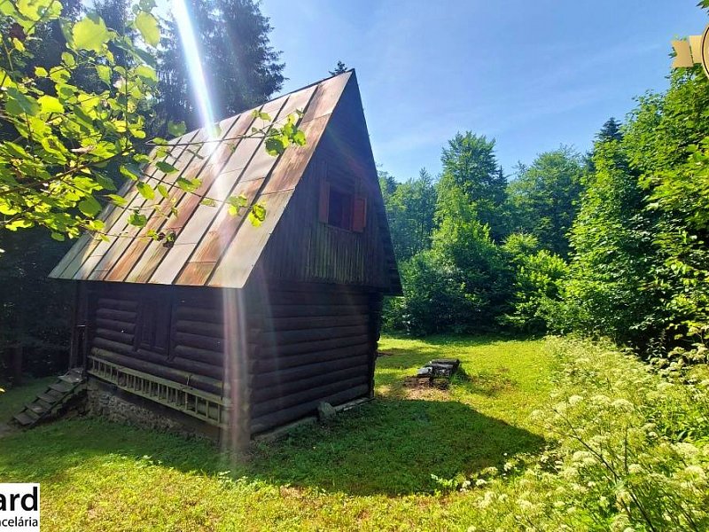 NA PREDAJ CHATKA PRIAMO V LESE, okr. BARDEJOV 