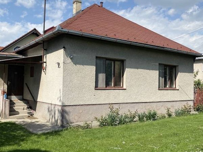 VEĽKORYSÝ POZEMOK 1402m2 SO STARŠÍM DOMOM,  ĽUBOTICE