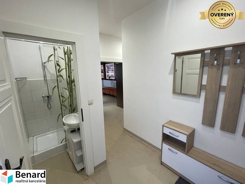 PREŠOV- CENTRUM, NA PRENÁJOM  APARTMÁN-KANCELÁRIA,50m2