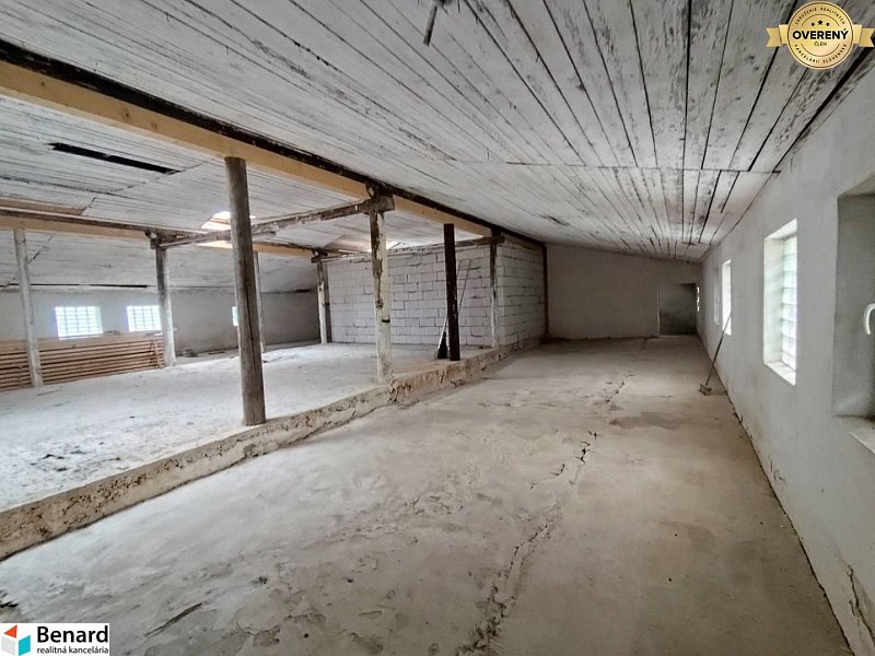 Na predaj MULTIFUNKČNÝ OBJEKT v KAPUŠANOCH, POZEMOK 2649 m2.