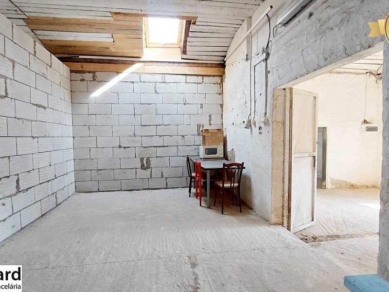 Na predaj MULTIFUNKČNÝ OBJEKT v KAPUŠANOCH, POZEMOK 2649 m2.