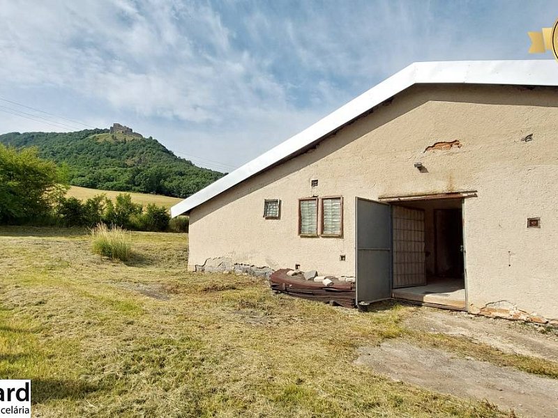 Na predaj MULTIFUNKČNÝ OBJEKT v KAPUŠANOCH, POZEMOK 2649 m2.