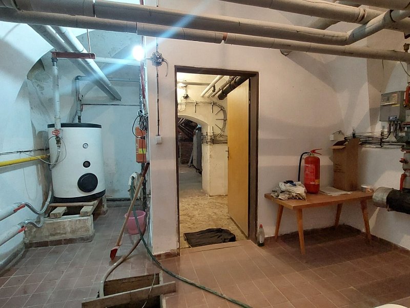 NA PREDAJ BUDOVA na ul. SLOVENSKÁ s prenajatými PRIESTORMI.  