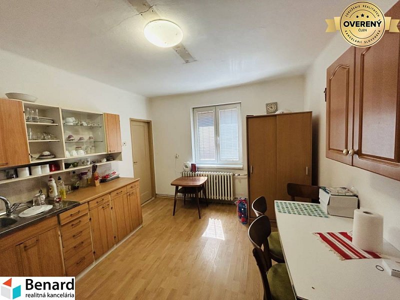 RODINNÝ DOM NA BÝVANIE A PODNIKANIE,1630 M2, SABINOVSKÁ Ul., PREŠOV