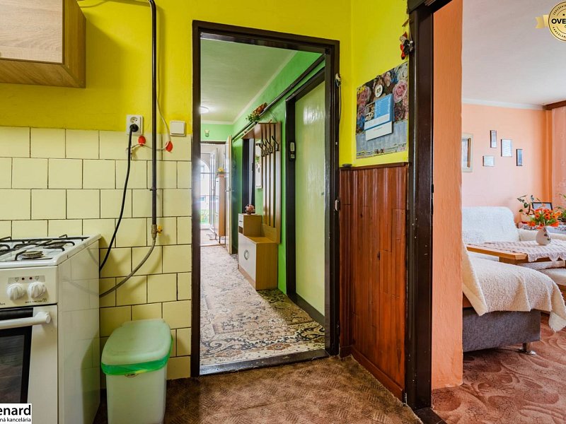 NA PREDAJ BYT v BYTOVOM DOME s vlas. POZEMKOM 325 m2, V. Šariš 