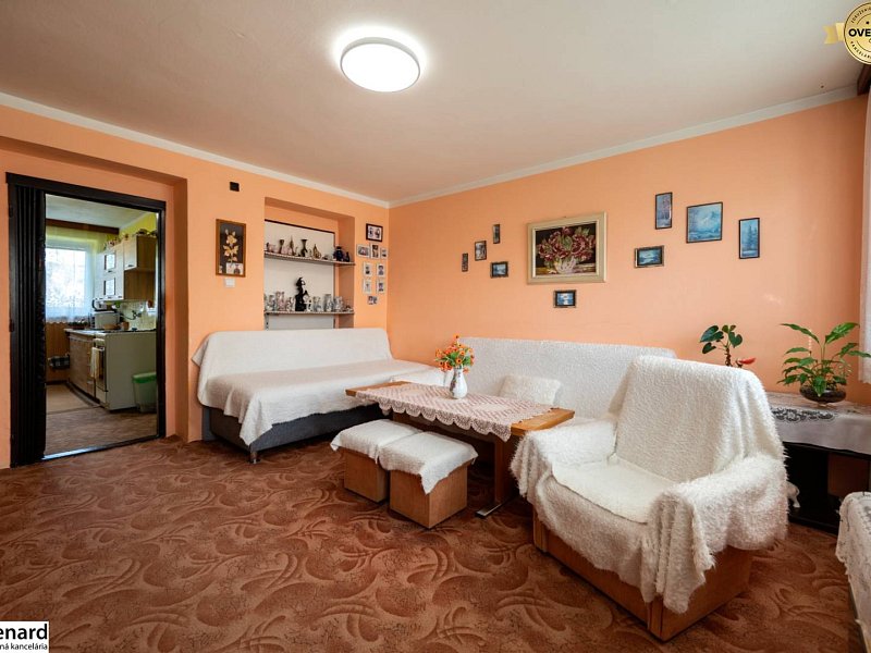 NA PREDAJ BYT v BYTOVOM DOME s vlas. POZEMKOM 325 m2, V. Šariš 