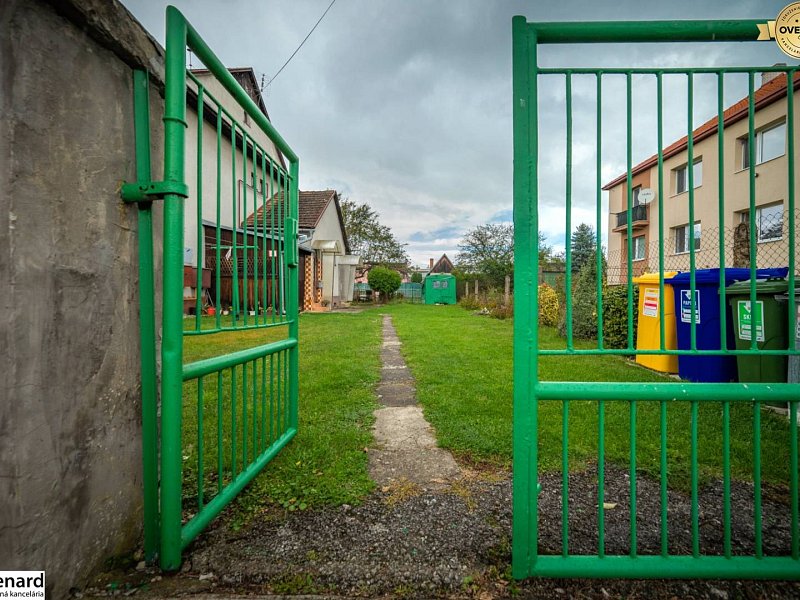 NA PREDAJ BYT v BYTOVOM DOME s vlas. POZEMKOM 325 m2, V. Šariš 