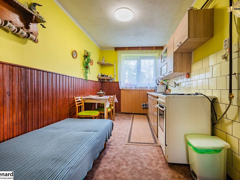 NA PREDAJ BYT v BYTOVOM DOME s vlas. POZEMKOM 325 m2, V. Šariš 