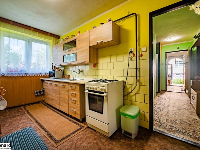 NA PREDAJ BYT v BYTOVOM DOME s vlas. POZEMKOM 325 m2, V. Šariš 