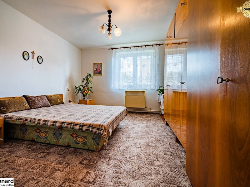 NA PREDAJ BYT v BYTOVOM DOME s vlas. POZEMKOM 325 m2, V. Šariš 