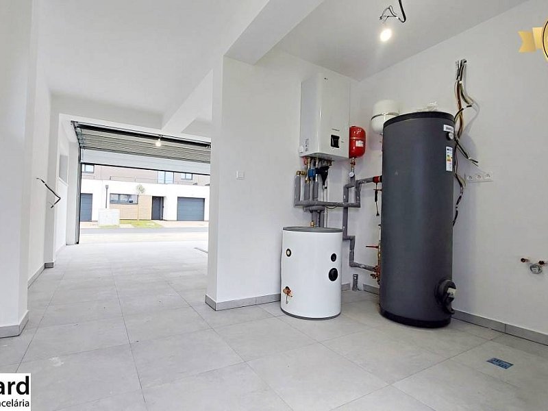 MODERNÝ 5 IZB.RODINNÝ DOM, CENTRUM POPRADU, s POZEMKOM 546 m2