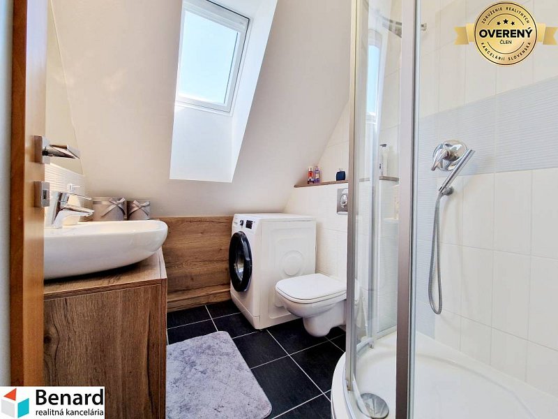 2 IZBOVÝ BYT, VEĽKÁ LOMNICA,VYSOKÉ TATRY,GARAŽOVÉ STÁTIE!