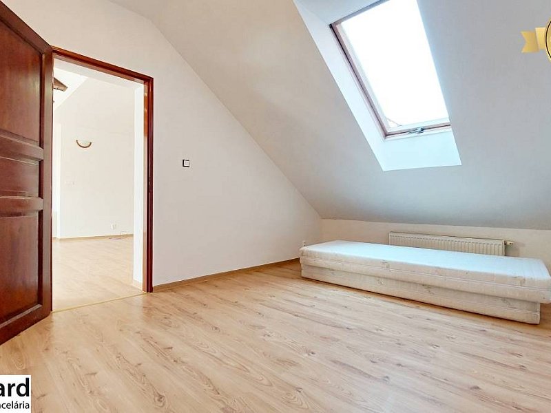 NA PRENÁJOM PEKNÝ PODKROVNÝ PRIESTOR, KANCELÁRIA, ul.Slovenská, PO