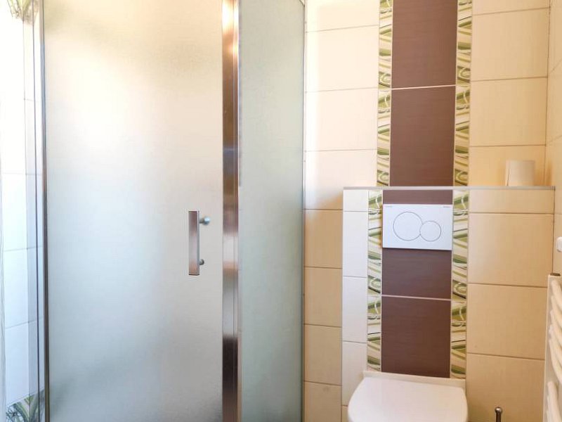 LIPANY, 2 PODLAŽNÝ RODINNÝ DOM S GARÁŽOU, 644 M2, UL. ROVINKY