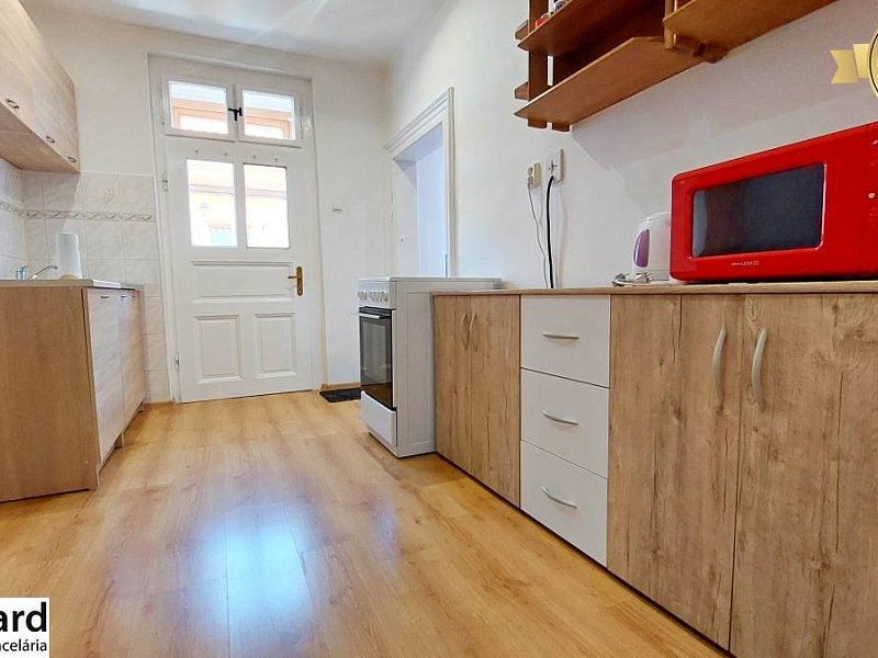 NA PRENÁJOM ZARIADENÝ 1 IZBOVÝ BYT, CENTRUM PO, ul. SlOVENSKÁ.