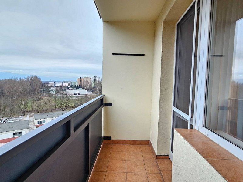 Moderný unikát - 1,5- izb. byt s 2 loggiami na prenájom (Nad jazerom)