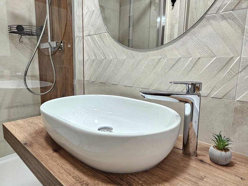 Moderný unikát - 1,5- izb. byt s 2 loggiami na prenájom (Nad jazerom)