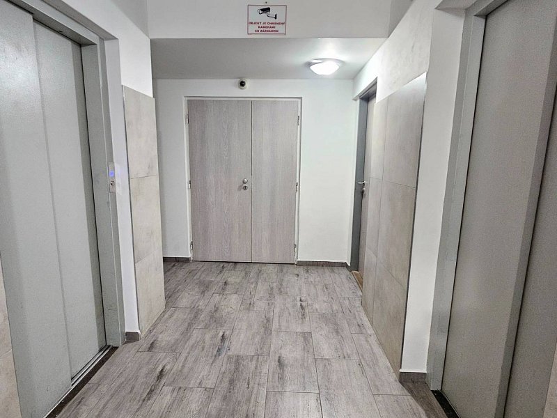 Moderný unikát - 1,5- izb. byt s 2 loggiami na prenájom (Nad jazerom)