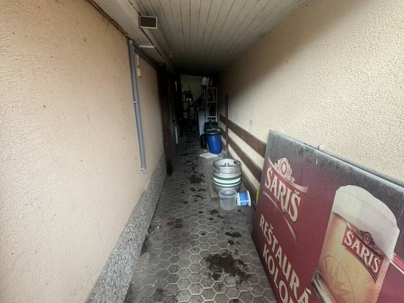 Prevádzková budova v obci Ľubotín na predaj 