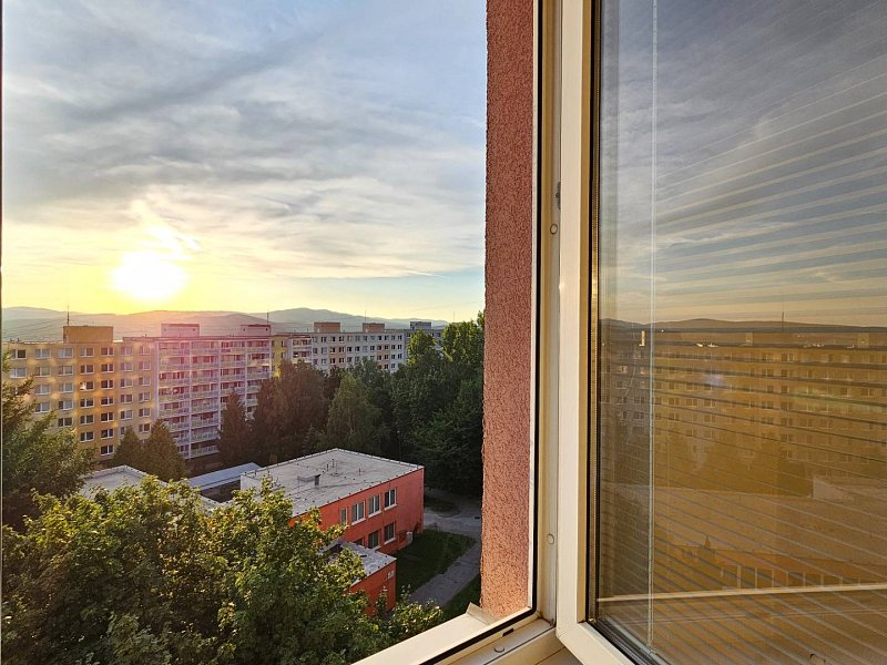 Na prenájom priestranný 3 - izbový byt, Krosnianska ul.