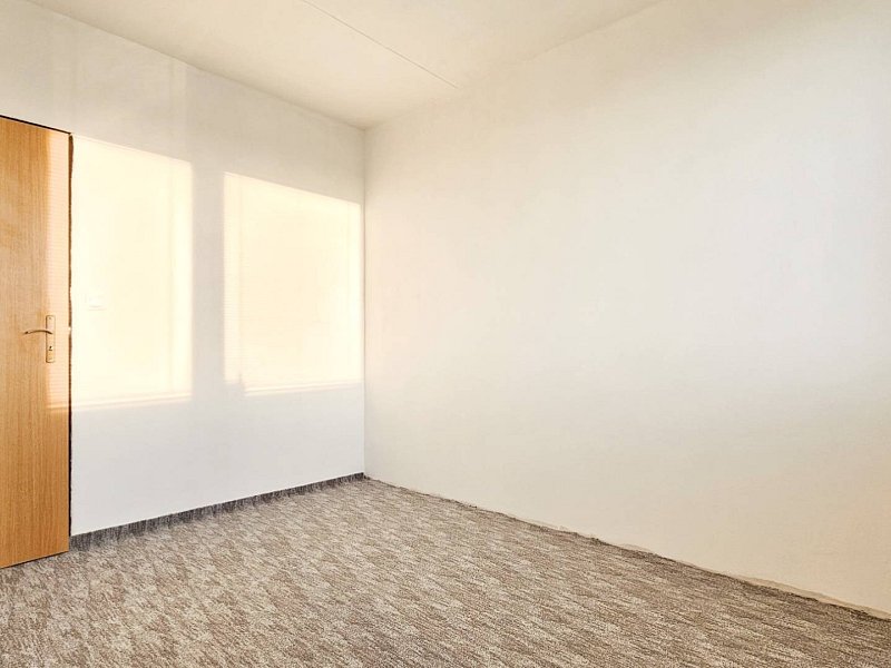 Na prenájom priestranný 3 - izbový byt, Krosnianska ul.