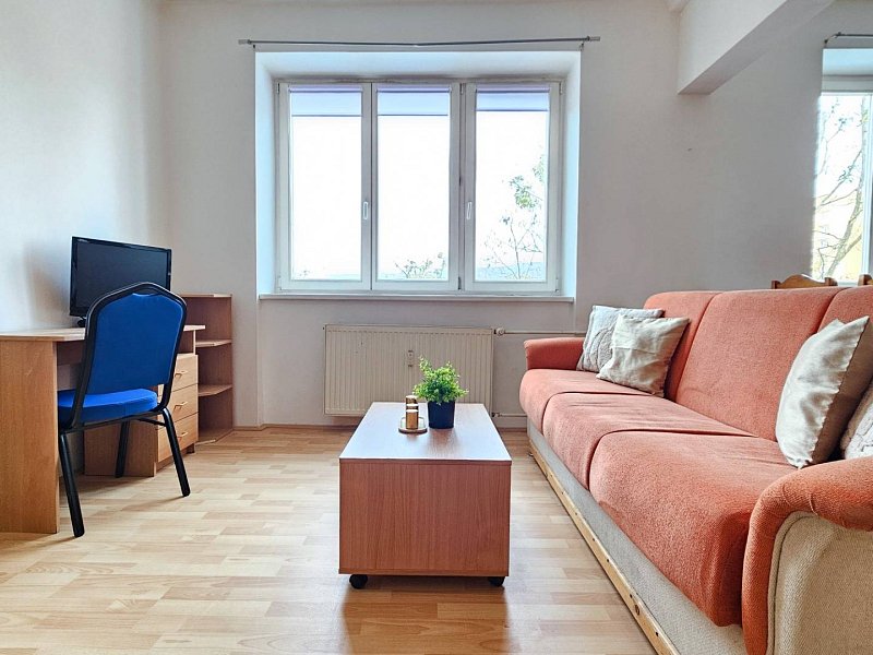 Svetlý 2 izbový byt na prenájom v skvelej lokalite KE - Sever