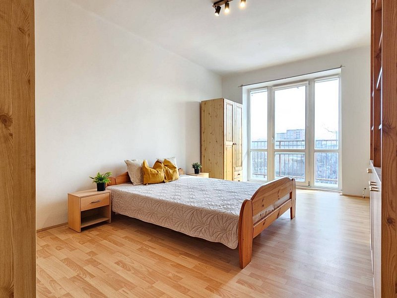 Svetlý 2 izbový byt na prenájom v skvelej lokalite KE - Sever