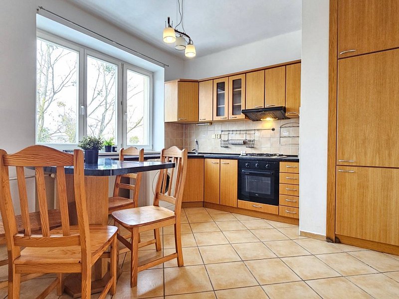 Svetlý 2 izbový byt na prenájom v skvelej lokalite KE - Sever