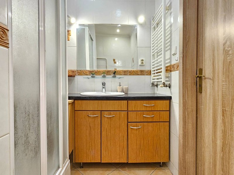 Svetlý 2 izbový byt na prenájom v skvelej lokalite KE - Sever