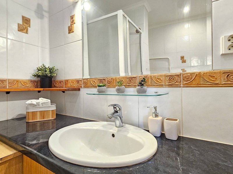 Svetlý 2 izbový byt na prenájom v skvelej lokalite KE - Sever