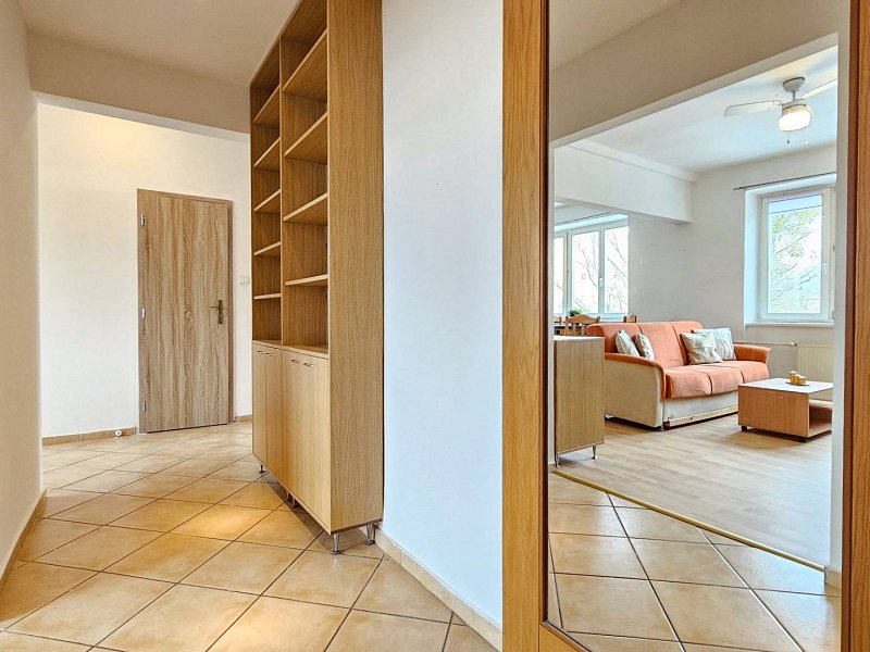 Svetlý 2 izbový byt na prenájom v skvelej lokalite KE - Sever