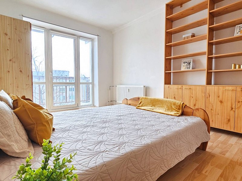 Svetlý 2 izbový byt na prenájom v skvelej lokalite KE - Sever