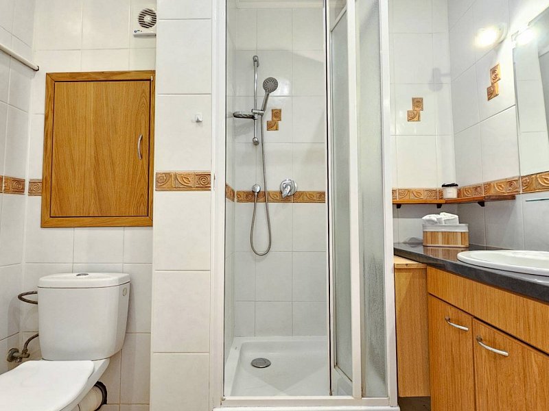 Svetlý 2 izbový byt na prenájom v skvelej lokalite KE - Sever