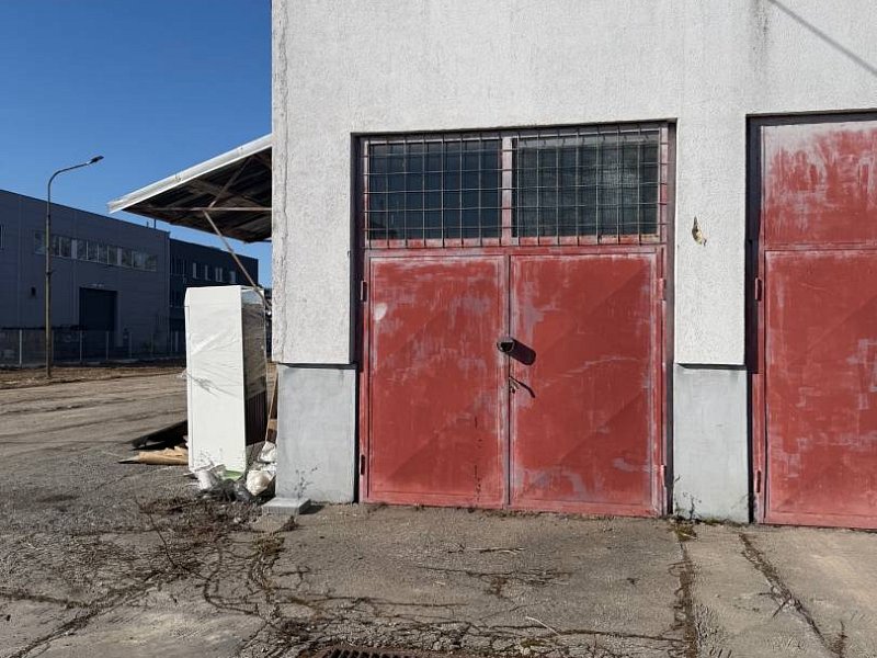 NA PRENÁJOM menšia garáž v priemyselnej hale