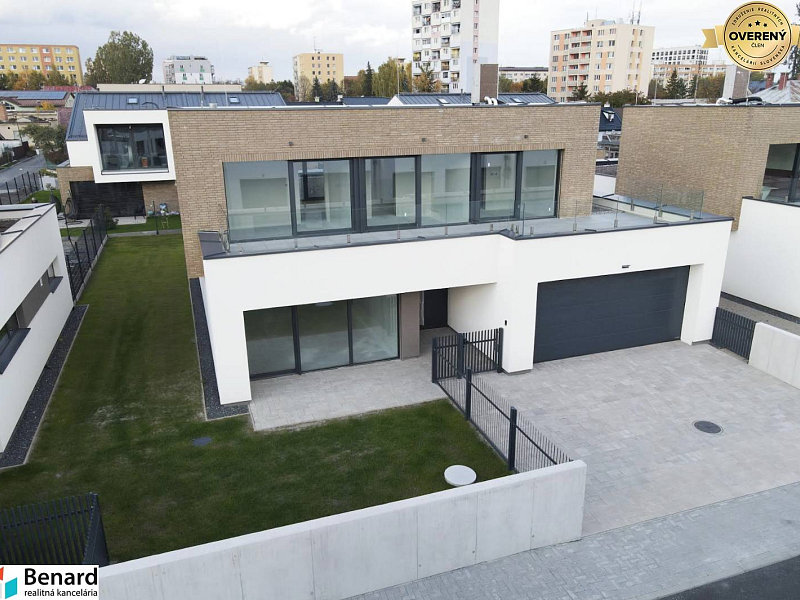 MODERNÝ 5 IZB.RODINNÝ DOM, CENTRUM POPRADU, s POZEMKOM 546 m2