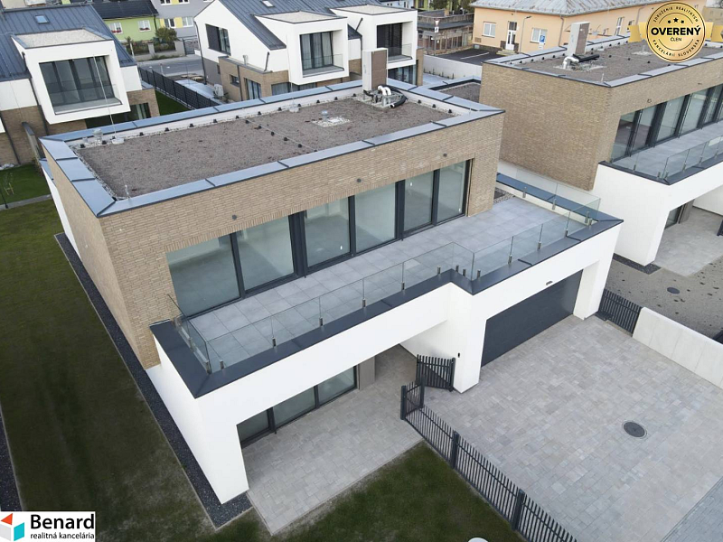 MODERNÝ 5 IZB.RODINNÝ DOM, CENTRUM POPRADU, s POZEMKOM 546 m2