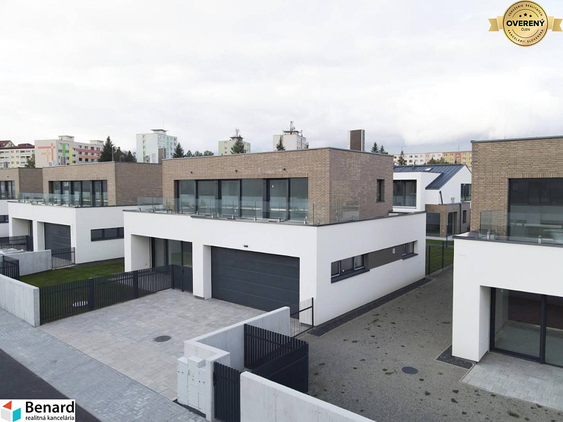 MODERNÝ 5 IZB.RODINNÝ DOM, CENTRUM POPRADU, s POZEMKOM 546 m2