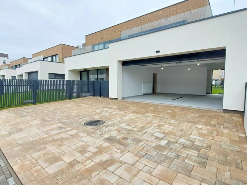 MODERNÝ 5 IZB.RODINNÝ DOM, CENTRUM POPRADU, s POZEMKOM 546 m2