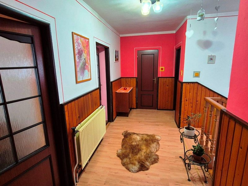 UDRŽIAVANÝ 6 IZBOVÝ RODINNÝ DOM, 1242m2, ÚDOL,