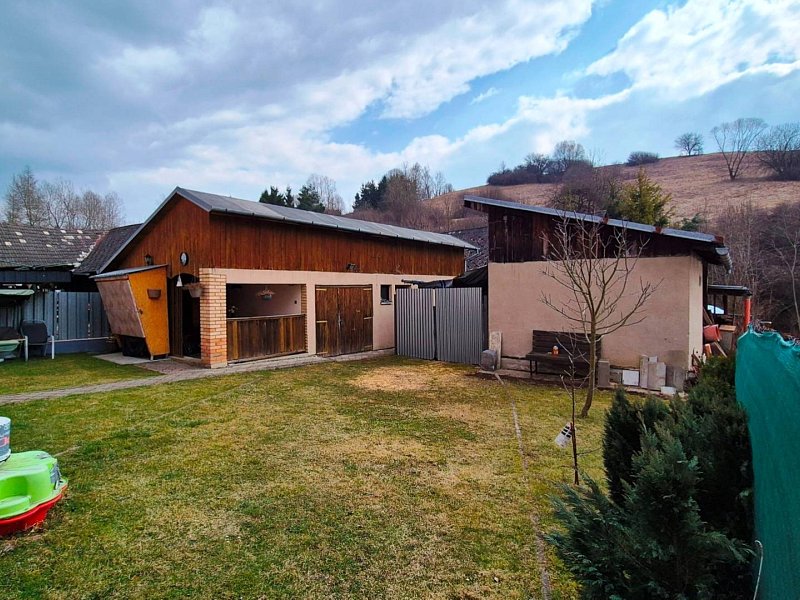 UDRŽIAVANÝ 6 IZBOVÝ RODINNÝ DOM, 1242m2, ÚDOL,