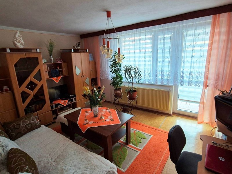 UDRŽIAVANÝ 6 IZBOVÝ RODINNÝ DOM, 1242m2, ÚDOL,