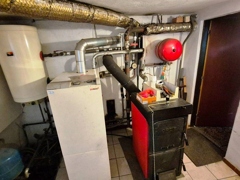 UDRŽIAVANÝ 6 IZBOVÝ RODINNÝ DOM, 1242m2, ÚDOL,